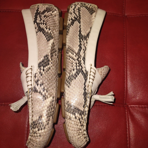 Cole Haan Snakeskin Leather Ladies Driving Flats with tassel 8.5 Fabulous Shape! - Picture 3 of 9